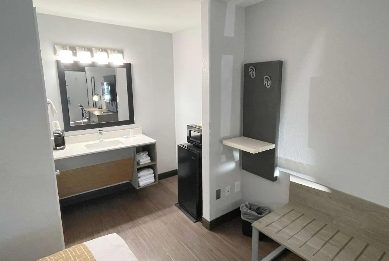 Travelodge By Wyndham Dollywood Lane
