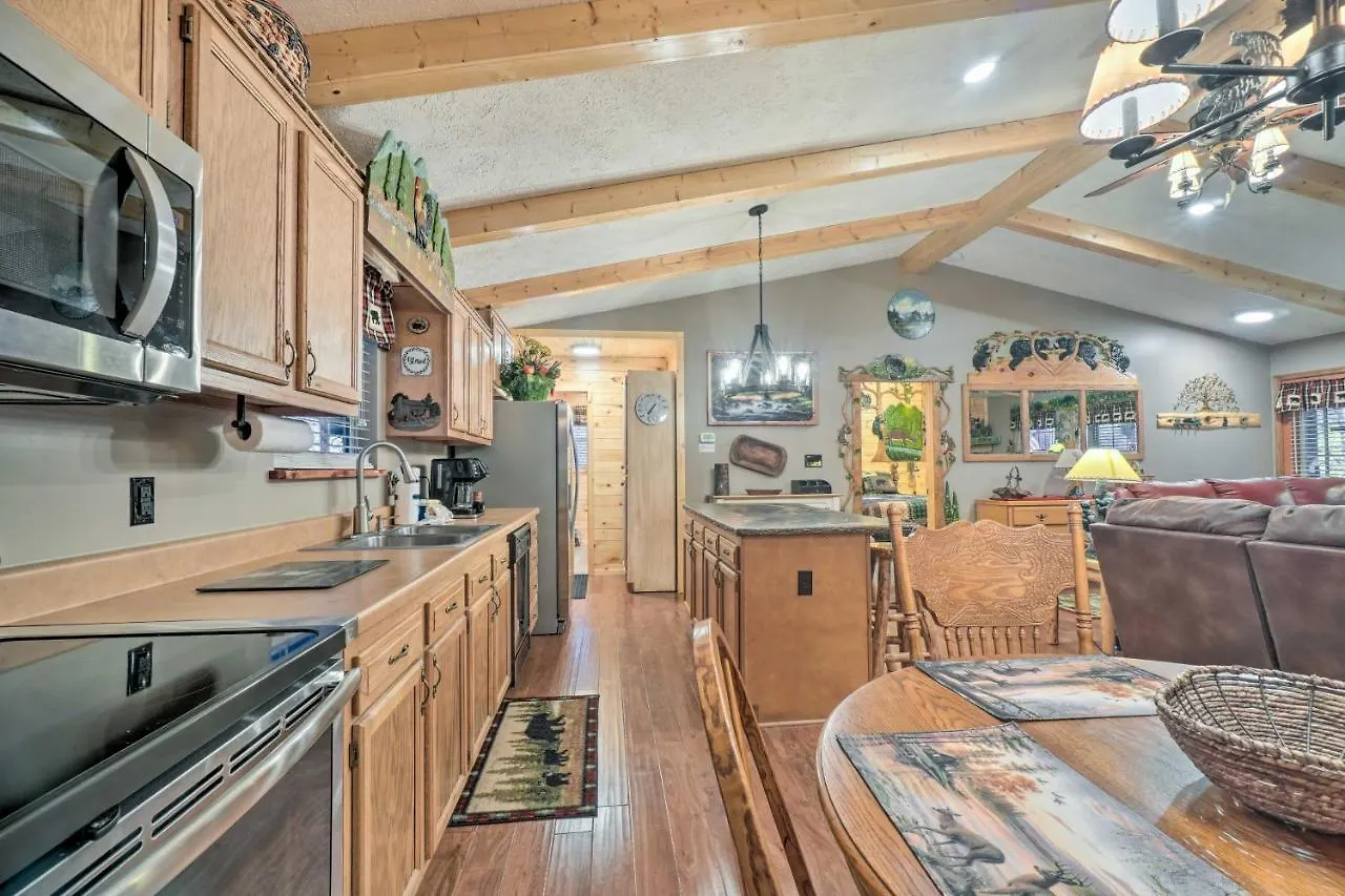 Woodsy Hideaway Private Hot Tub Pigeon Forge