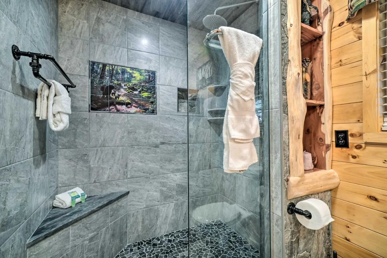 Woodsy Hideaway Private Hot Tub * Pigeon Forge
