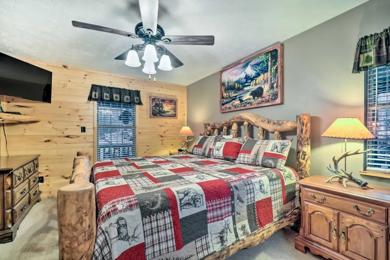Holiday home Woodsy Hideaway Private Hot Tub Pigeon Forge