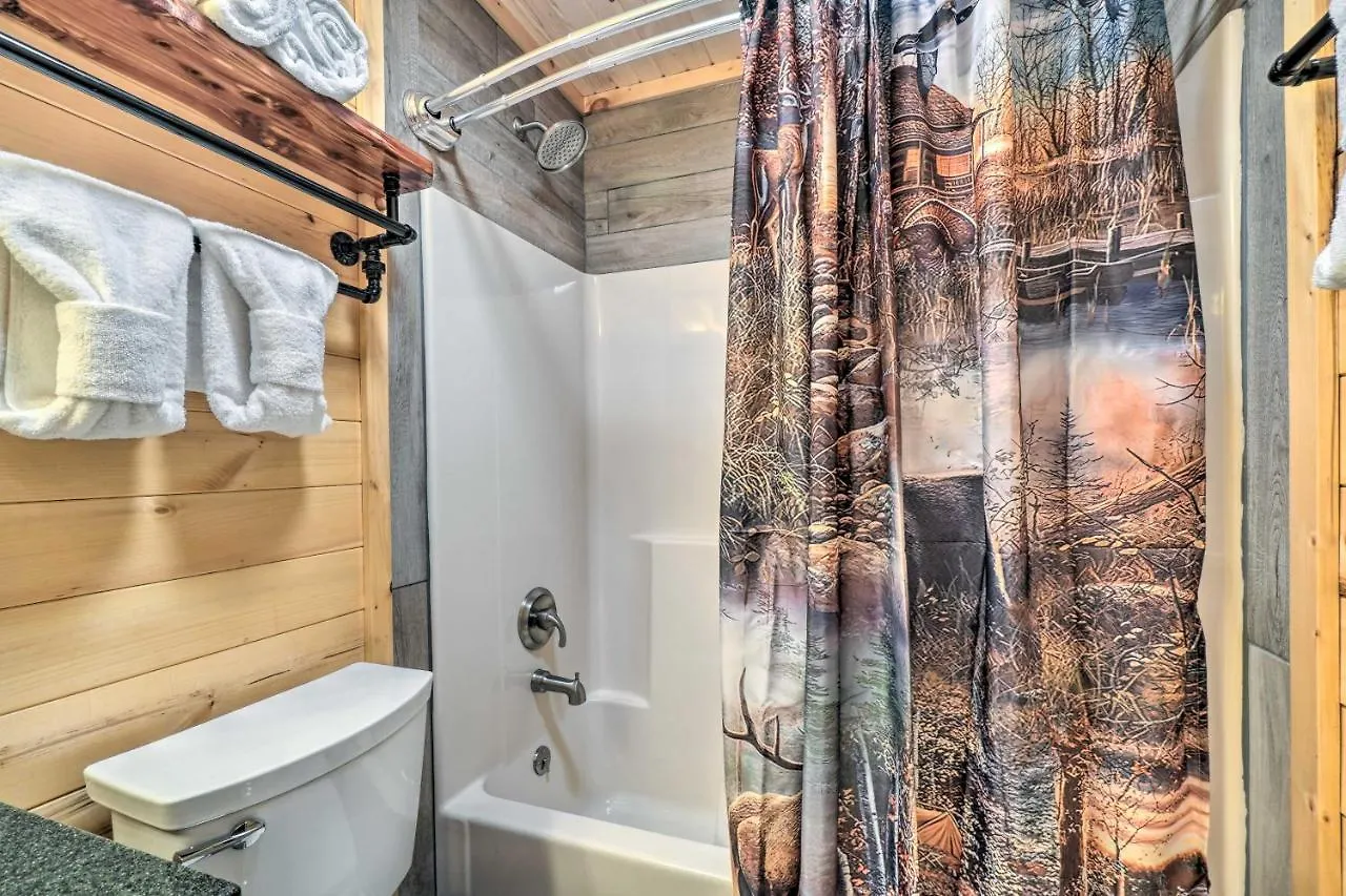 Holiday home Woodsy Hideaway Private Hot Tub Pigeon Forge