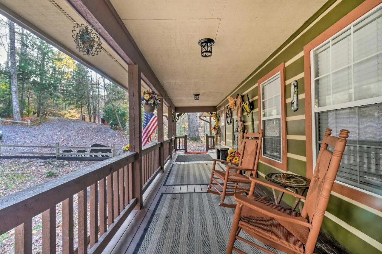 Woodsy Hideaway Private Hot Tub Pigeon Forge