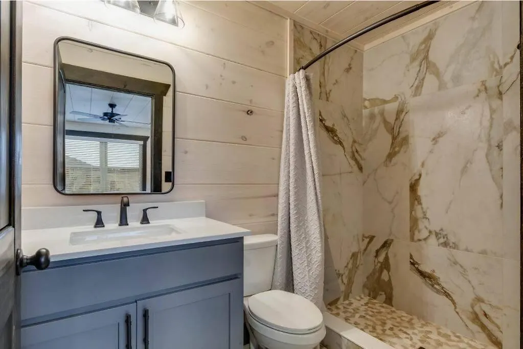 Blue Moon Ridge: Brand New Cabin! 5 Bedrooms, Pool/hot Tub, Theatre Holiday home Pigeon Forge