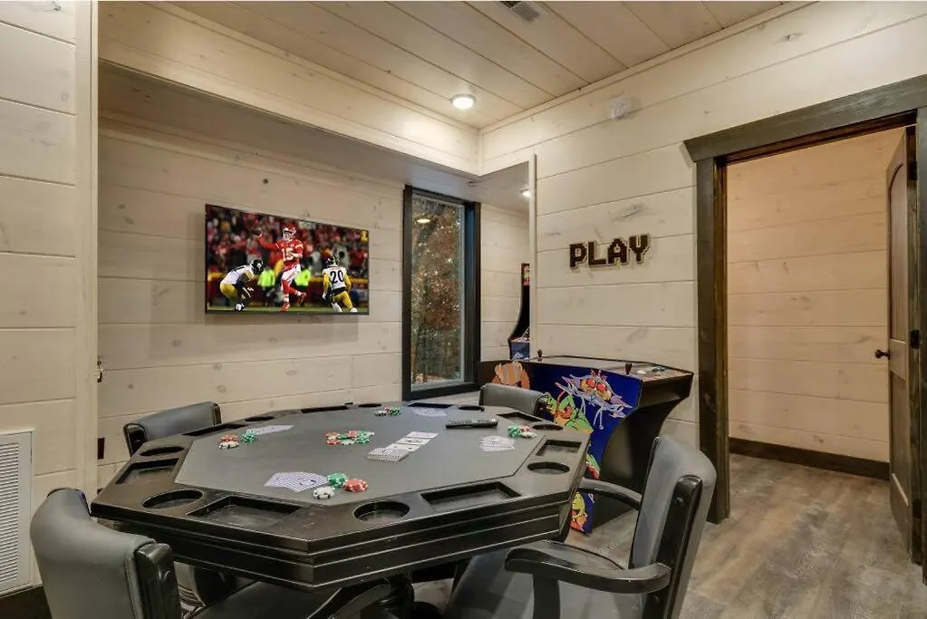 Holiday home Blue Moon Ridge: Brand New Cabin! 5 Bedrooms, Pool/hot Tub, Theatre Pigeon Forge