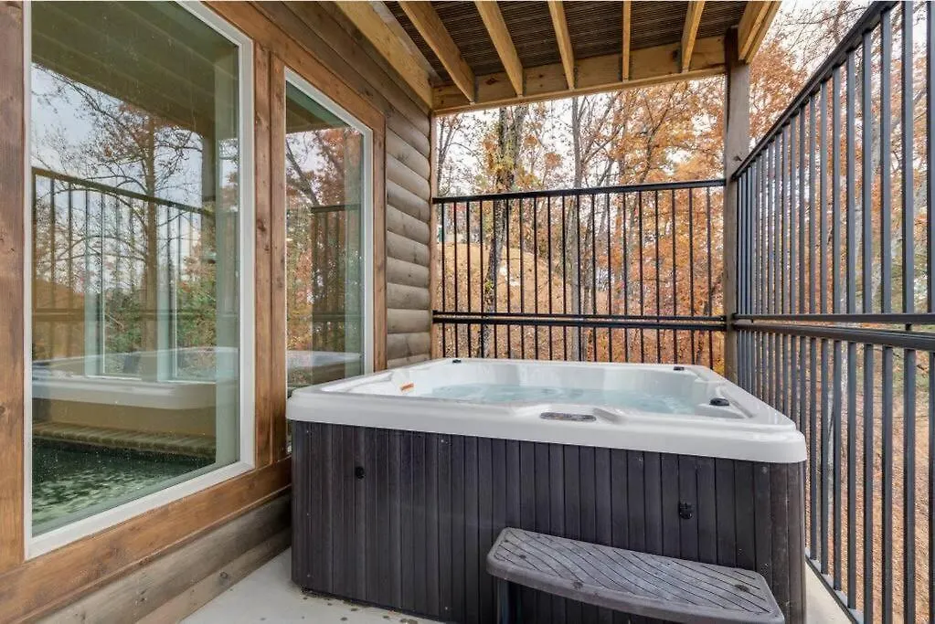 Holiday home Blue Moon Ridge: Brand New Cabin! 5 Bedrooms, Pool/hot Tub, Theatre