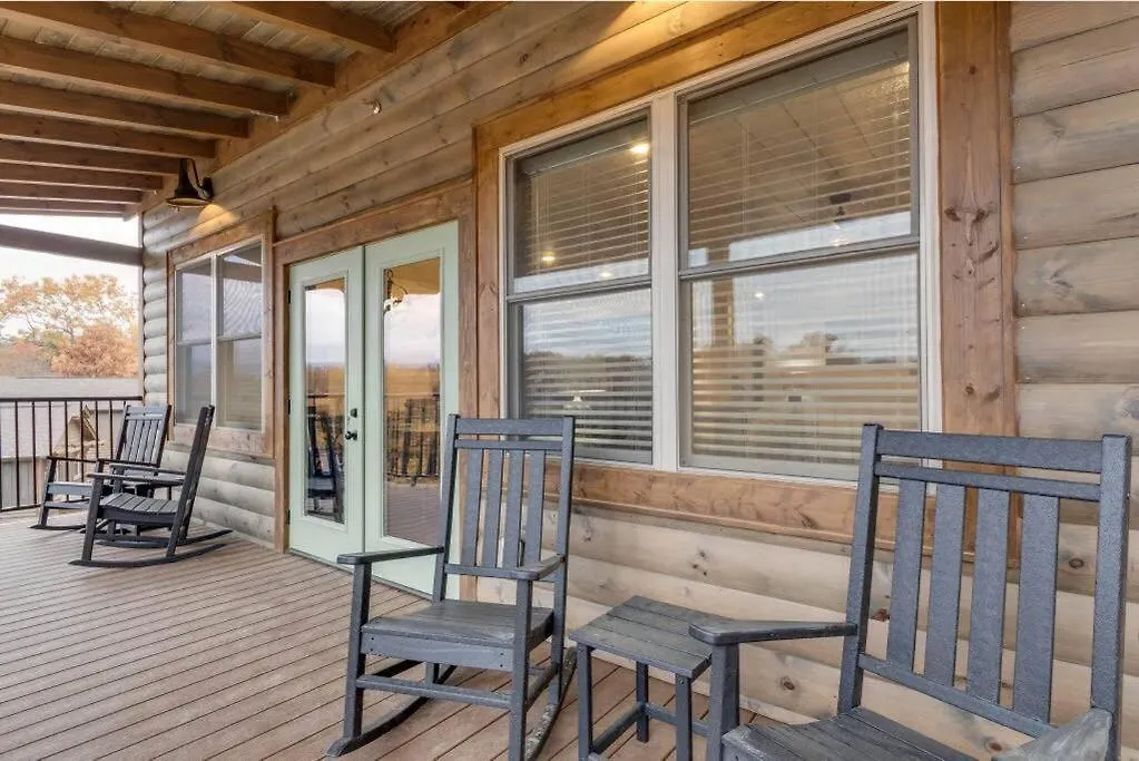 Blue Moon Ridge: Brand New Cabin! 5 Bedrooms, Pool/hot Tub, Theatre *