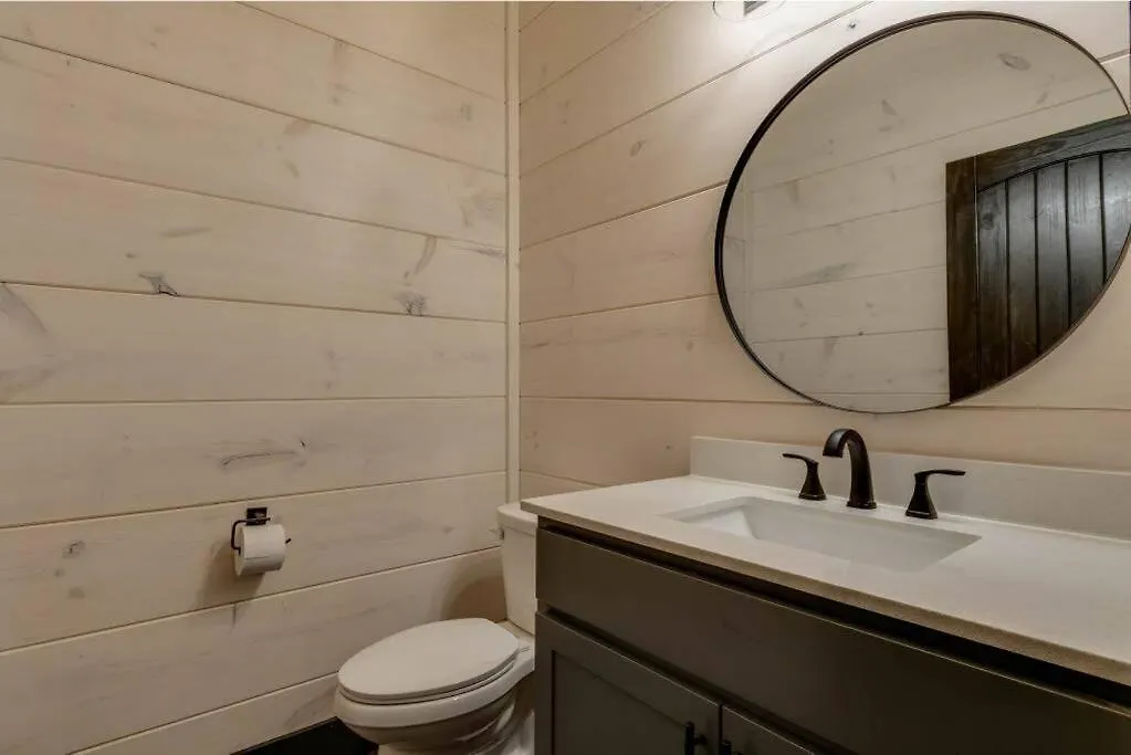 Blue Moon Ridge: Brand New Cabin! 5 Bedrooms, Pool/hot Tub, Theatre * Pigeon Forge