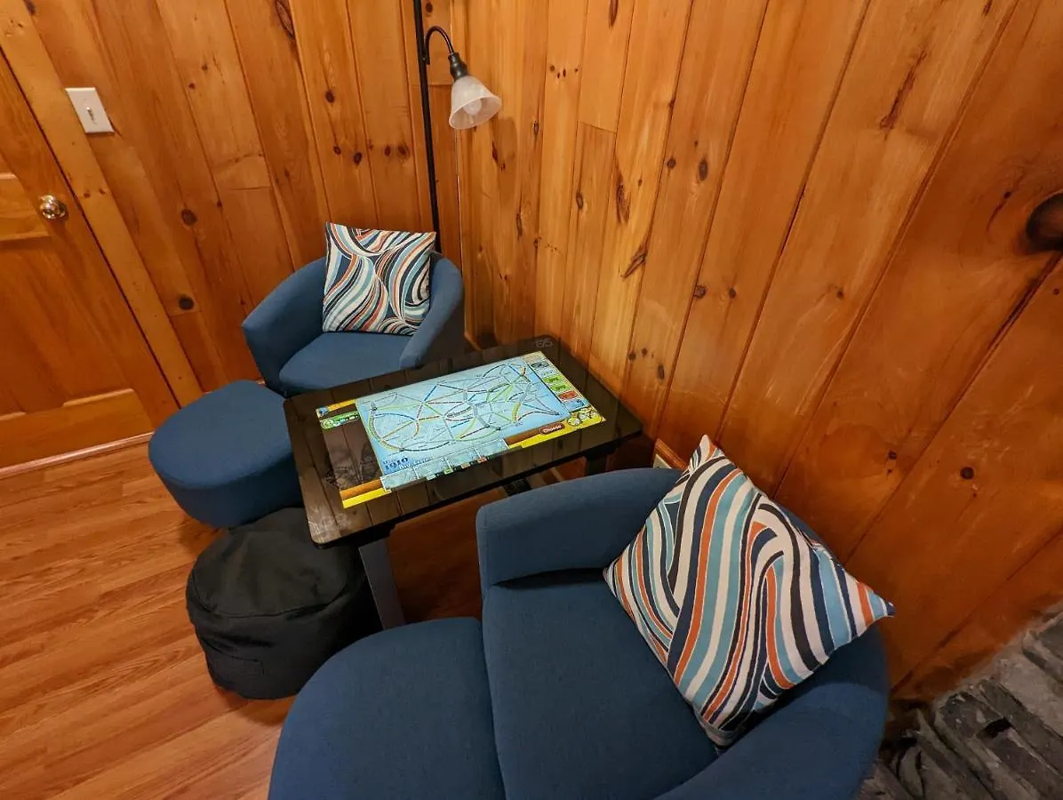 Firefly Hollow - Smoky Mountains - Soaky Mountain Water Park - Sevierville Convention Center شاليه