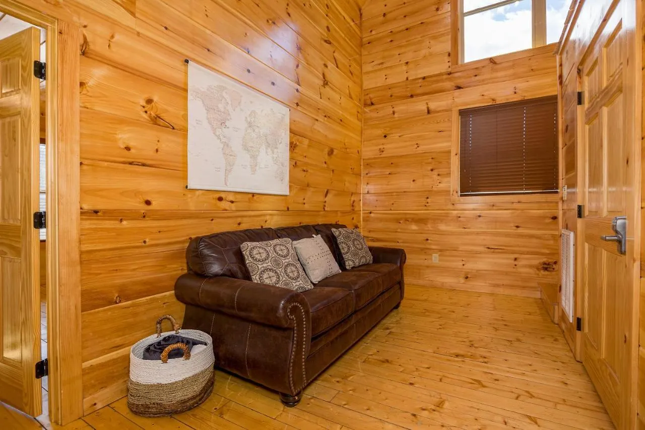 Apartment Mountain Haven: Dual Hot Tubs & Entertainment Hub *