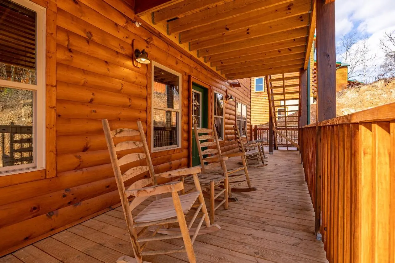 Mountain Haven: Dual Hot Tubs & Entertainment Hub