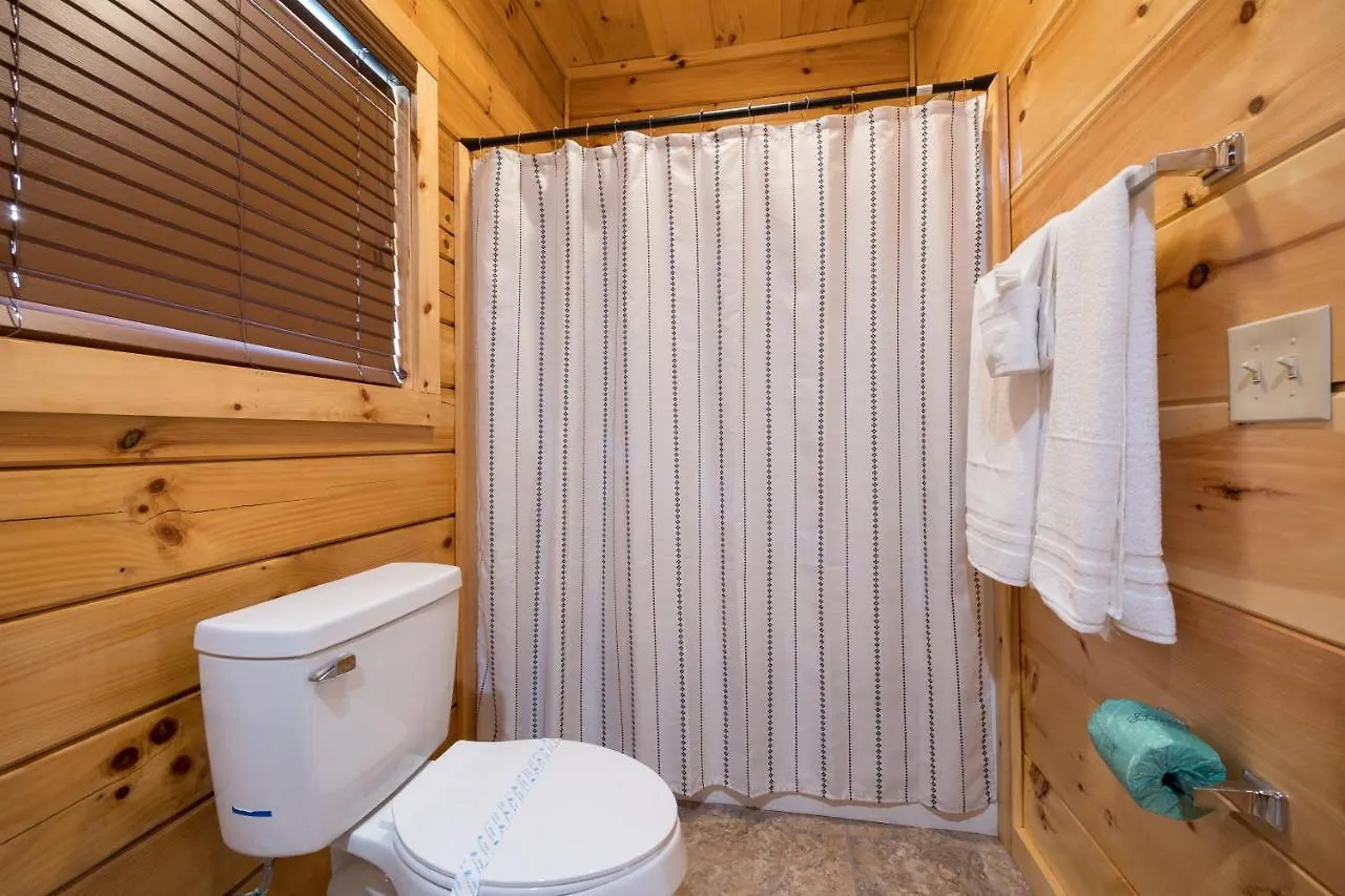 Apartment Mountain Haven: Dual Hot Tubs & Entertainment Hub *