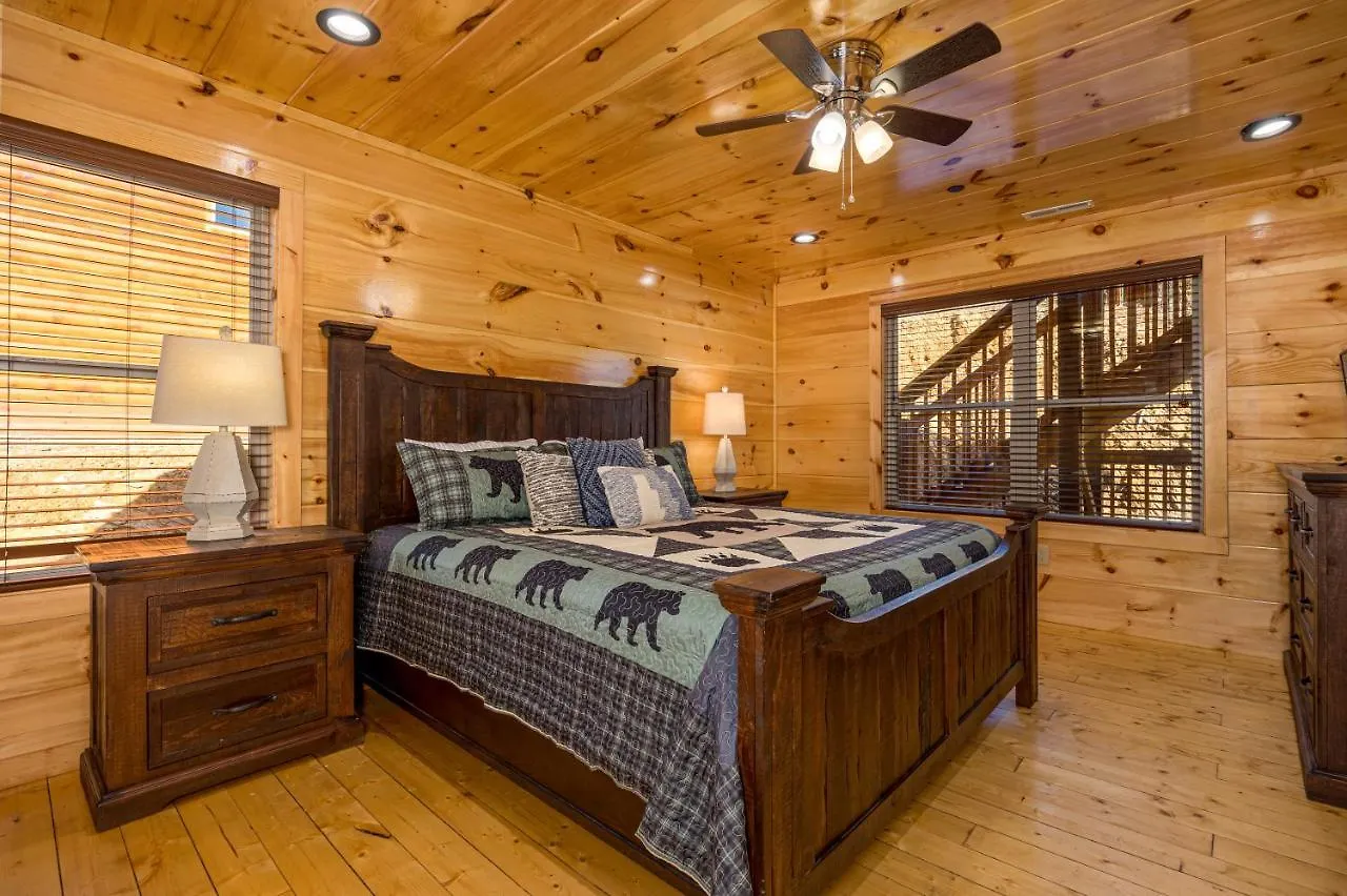 Mountain Haven: Dual Hot Tubs & Entertainment Hub *