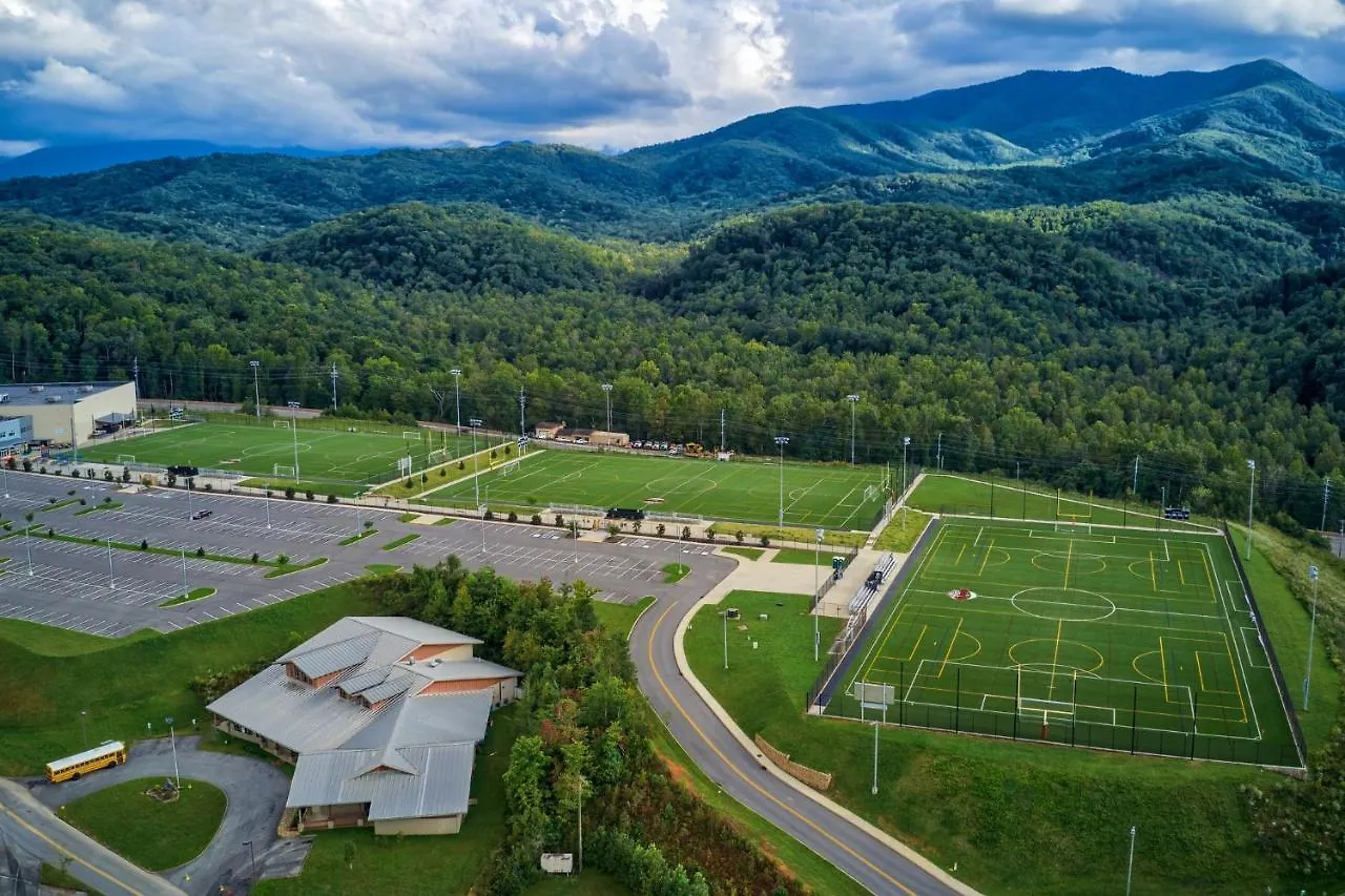 Mountain Haven: Dual Hot Tubs & Entertainment Hub Apartment Pigeon Forge