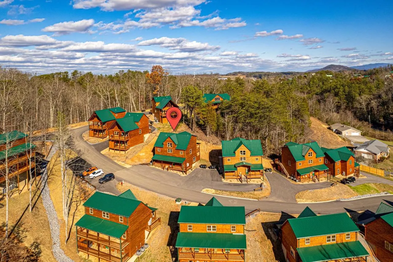Apartment Mountain Haven: Dual Hot Tubs & Entertainment Hub Pigeon Forge