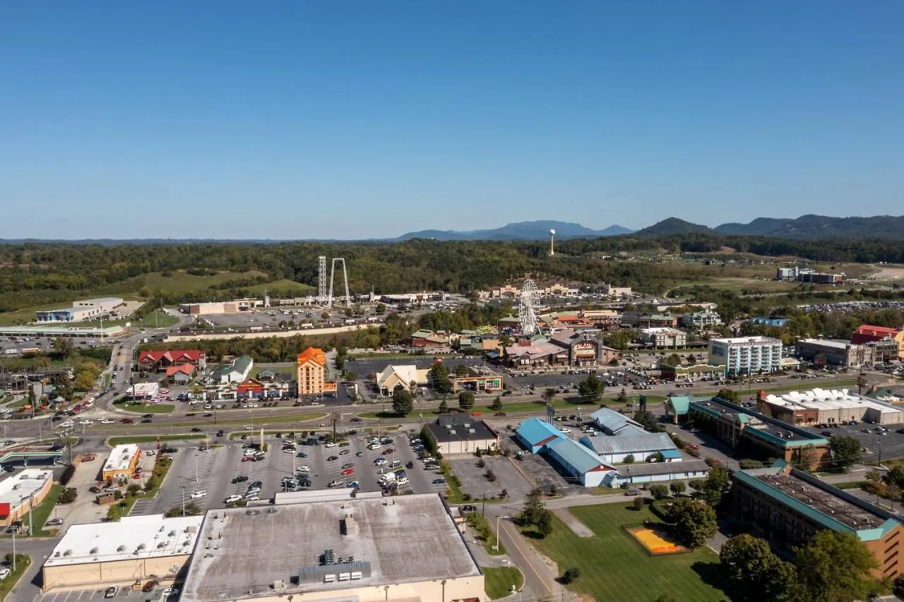 Mountain Haven: Dual Hot Tubs & Entertainment Hub * Pigeon Forge