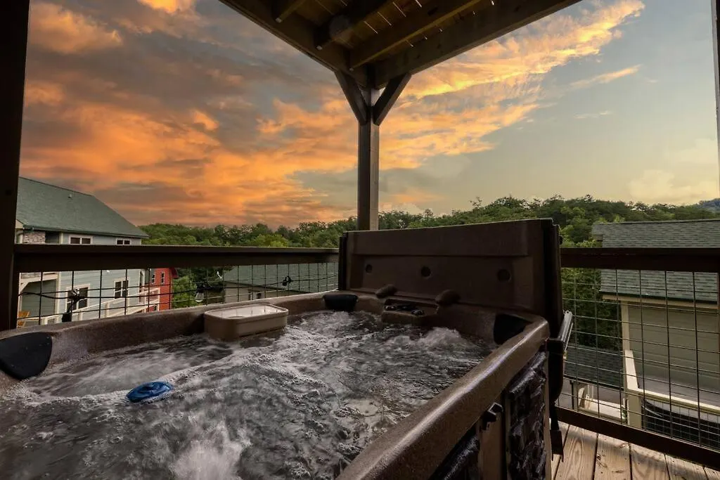 Shelter Me - 5 Miles To Dollywood , Hot Tub, Wi-fi, Game