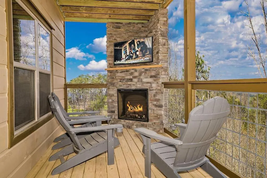 Shelter Me - 5 Miles To Dollywood , Hot Tub, Wi-fi, Game Holiday home Pigeon Forge