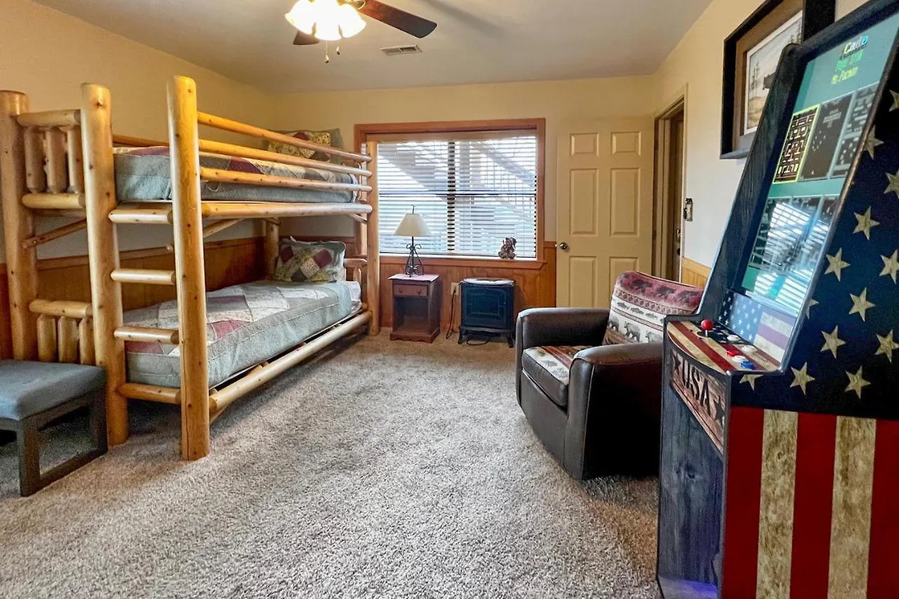 Сasa de vacaciones Smoky Mountain Retreat With Hot Tub, Arcade Games Pigeon Forge