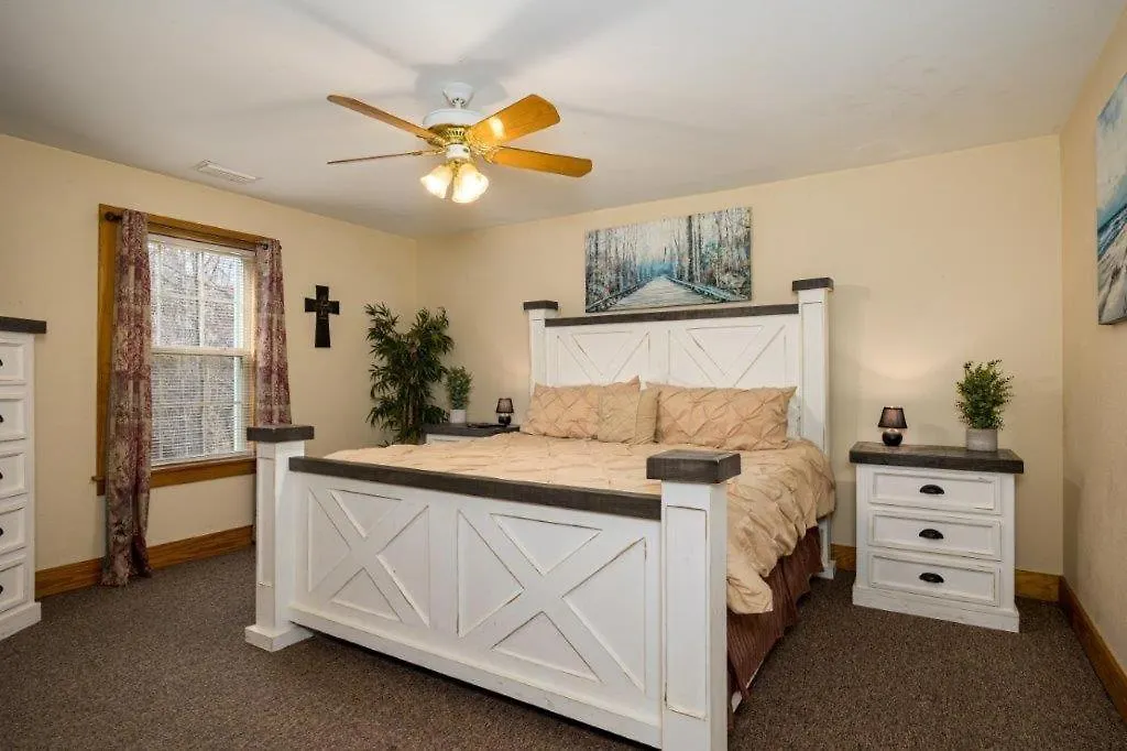 Briarstone 13e * Pigeon Forge