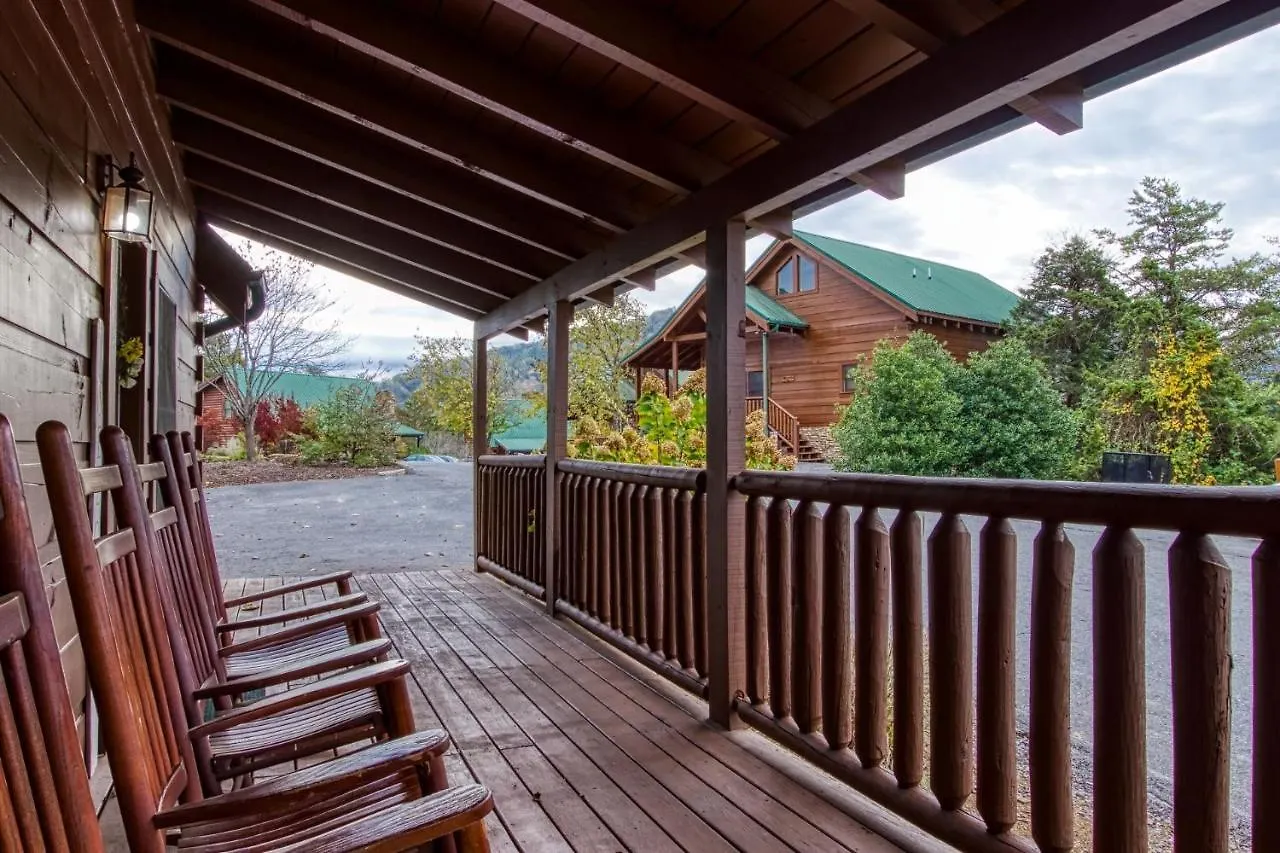 Ern819 - Mountain Majesty - Great Location! Close To The Action! Holiday home *