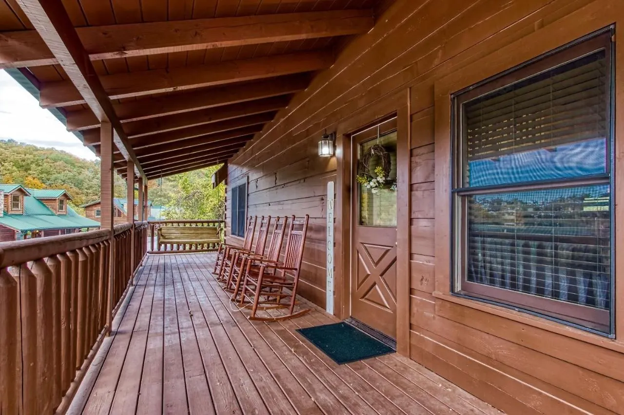 Ern819 - Mountain Majesty - Great Location! Close To The Action! Holiday home