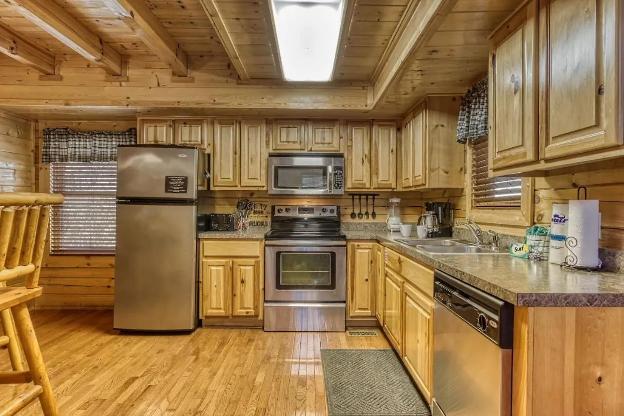 Ern832 - Lakeside Hideaway - Great Location! Close To The Action! Holiday home Pigeon Forge