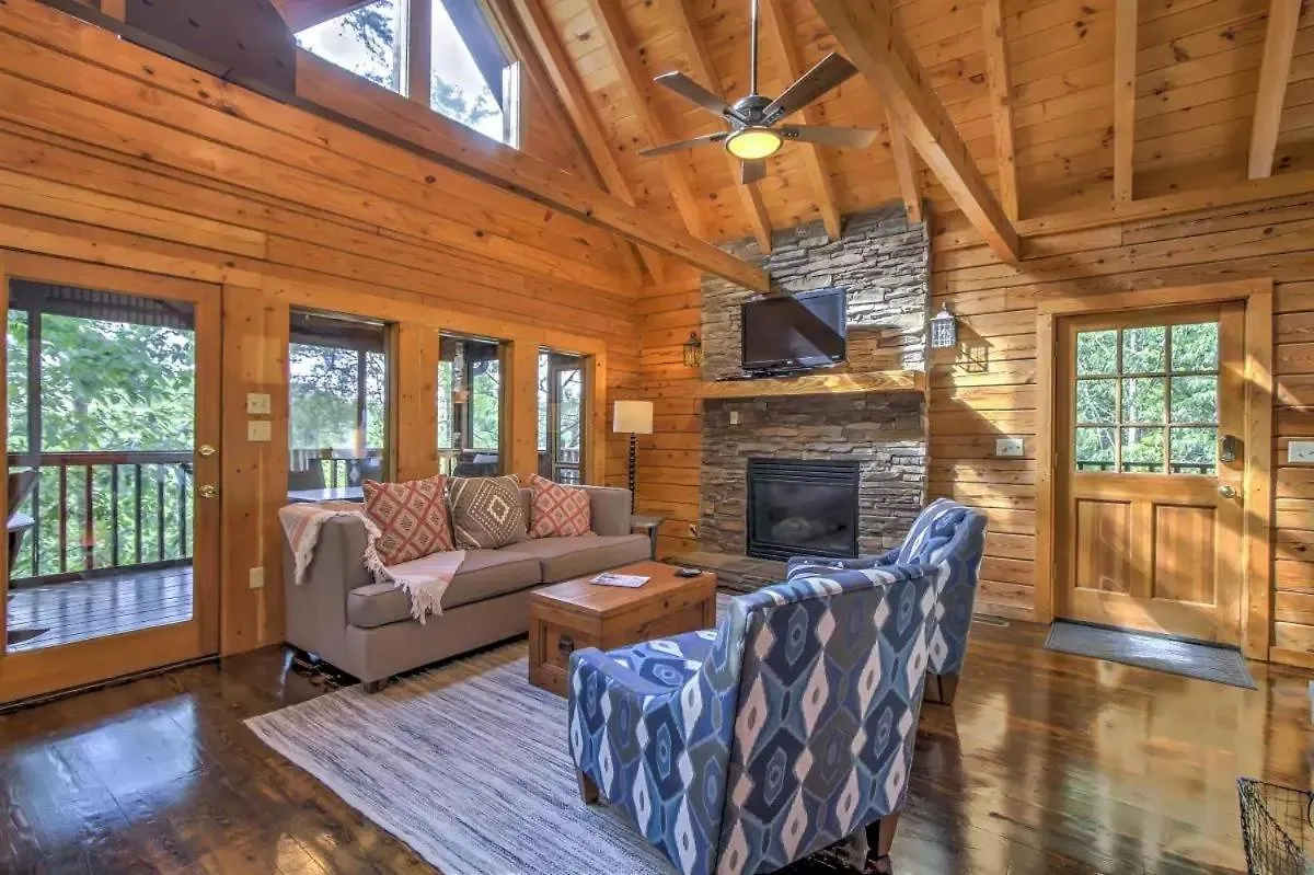 Er104 - R Tribe's Treehouse - Great Location - Close To Town! *