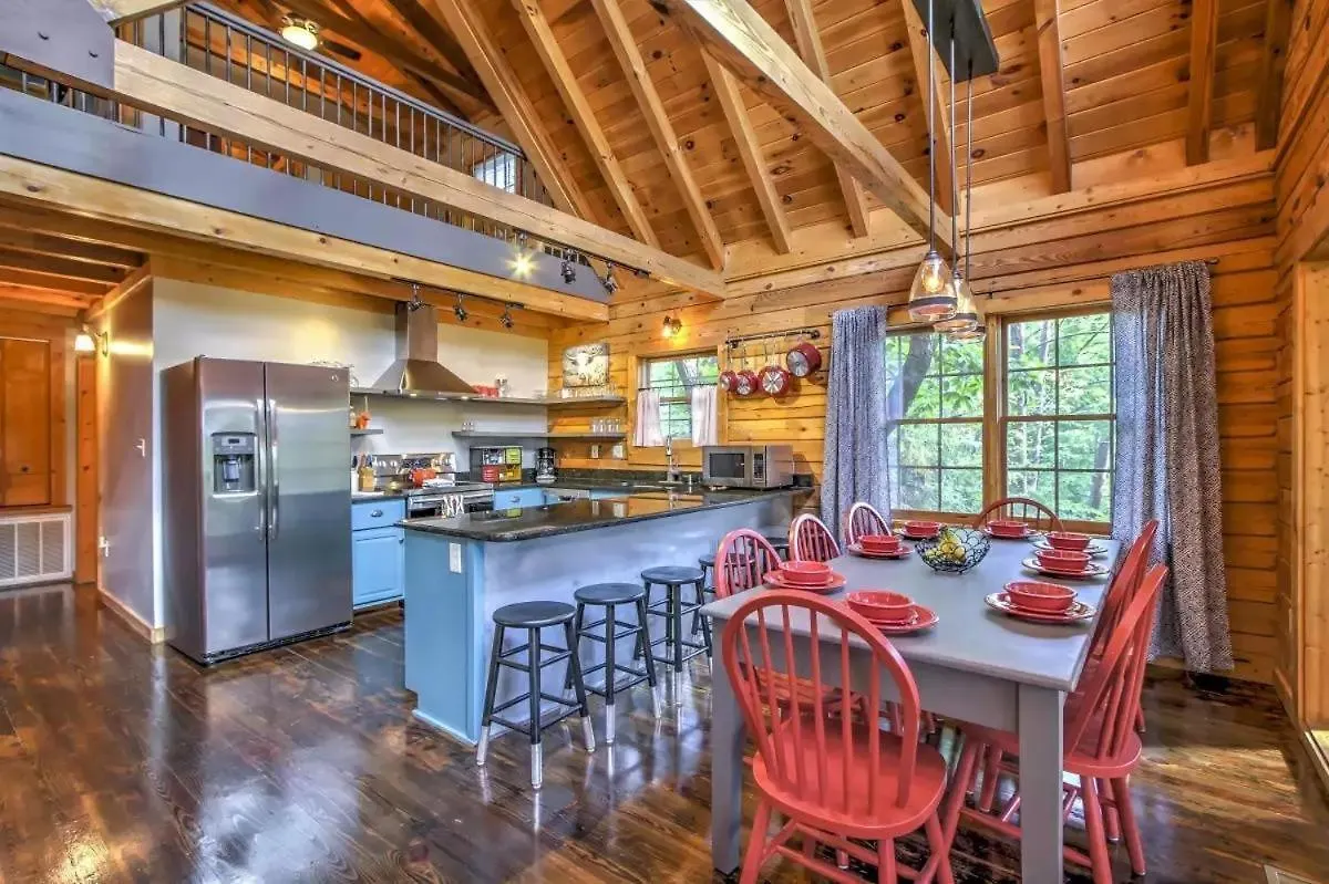 Er104 - R Tribe's Treehouse - Great Location - Close To Town! *