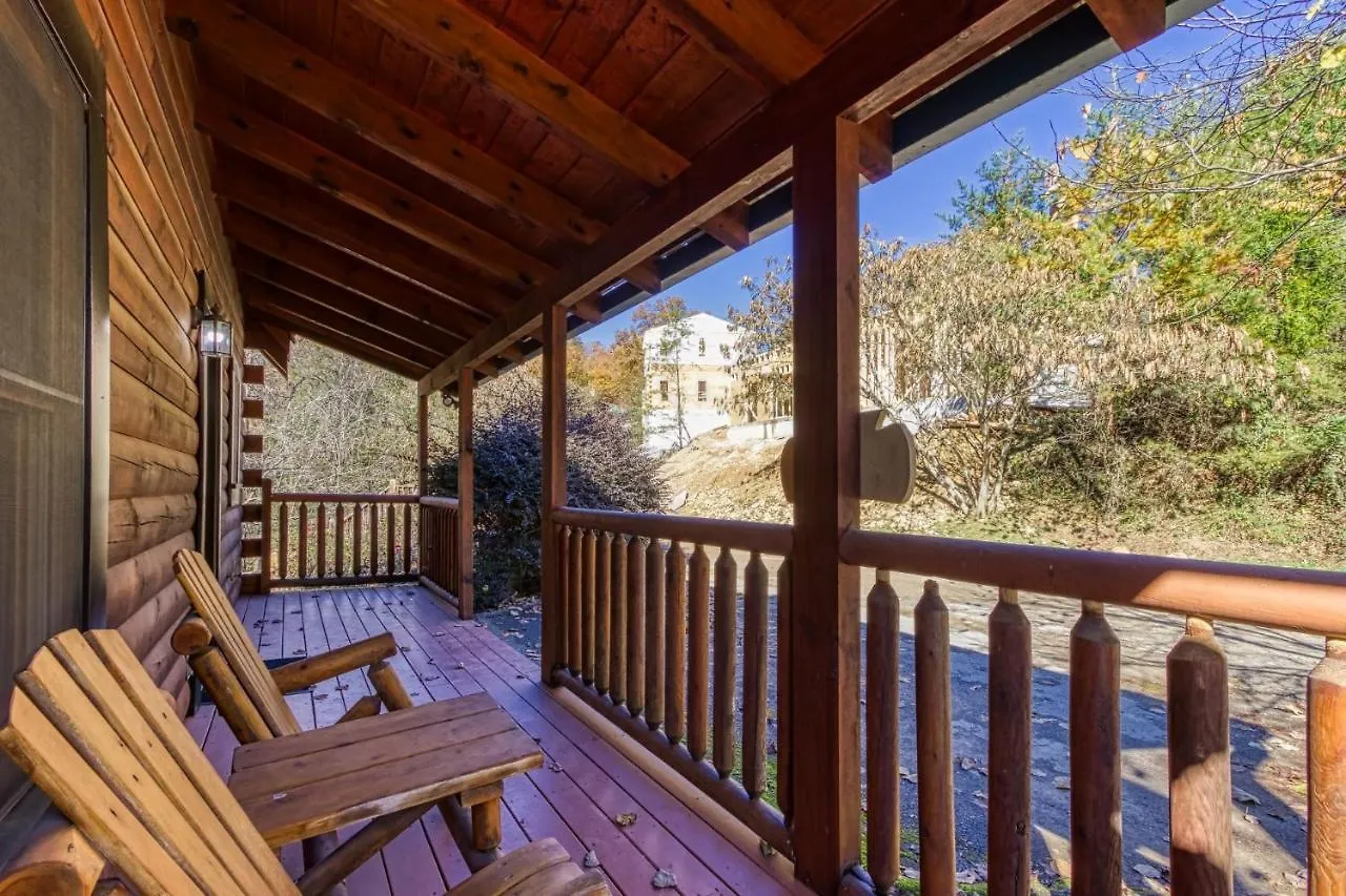 Ern832 - Lakeside Hideaway - Great Location! Close To The Action! Pigeon Forge