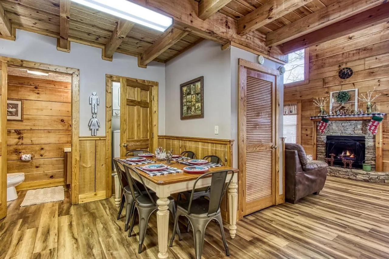 Er83 - Savage Loft - Your Close To The Action Getaway *