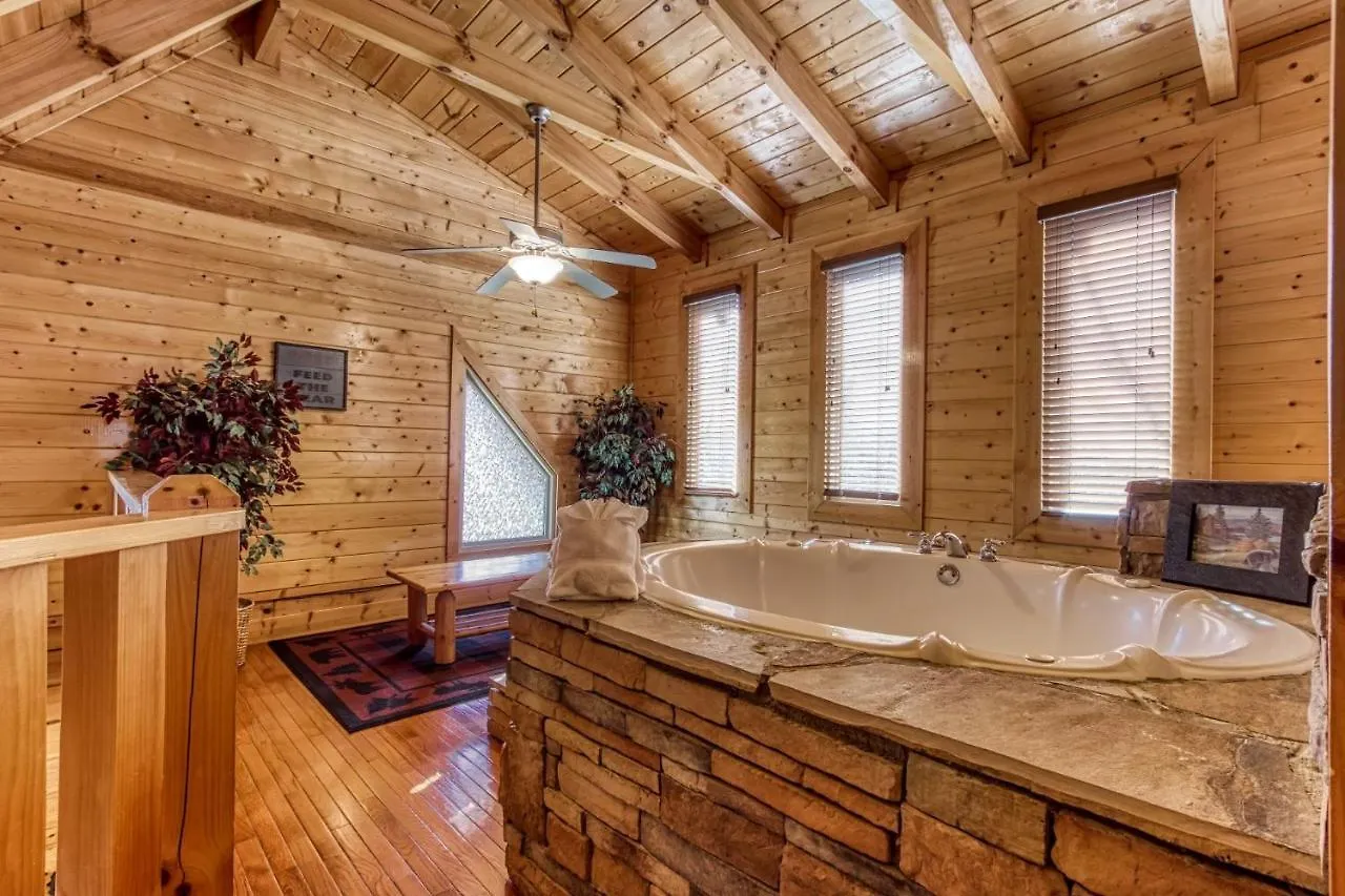 Ern832 - Lakeside Hideaway - Great Location! Close To The Action!