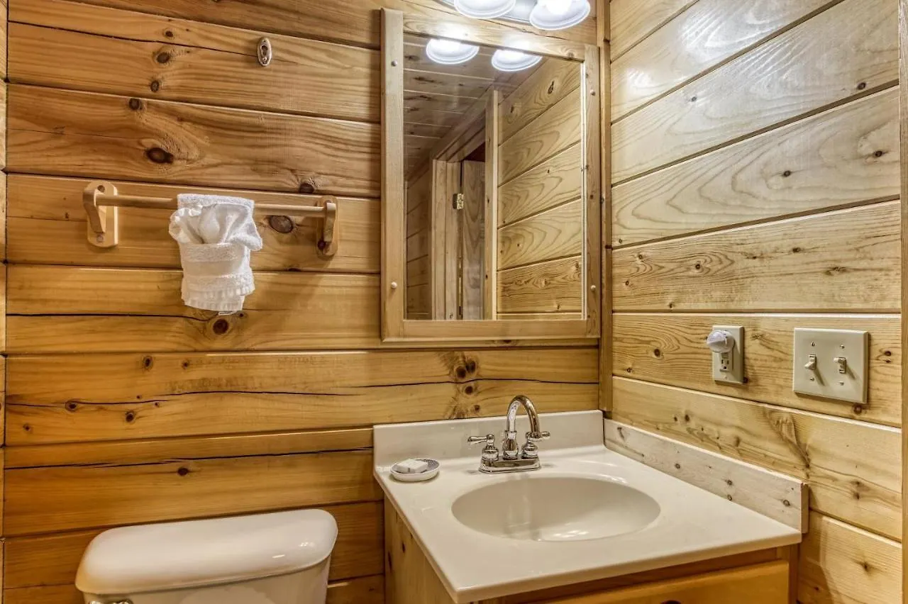 Holiday home Ern832 - Lakeside Hideaway - Great Location! Close To The Action!