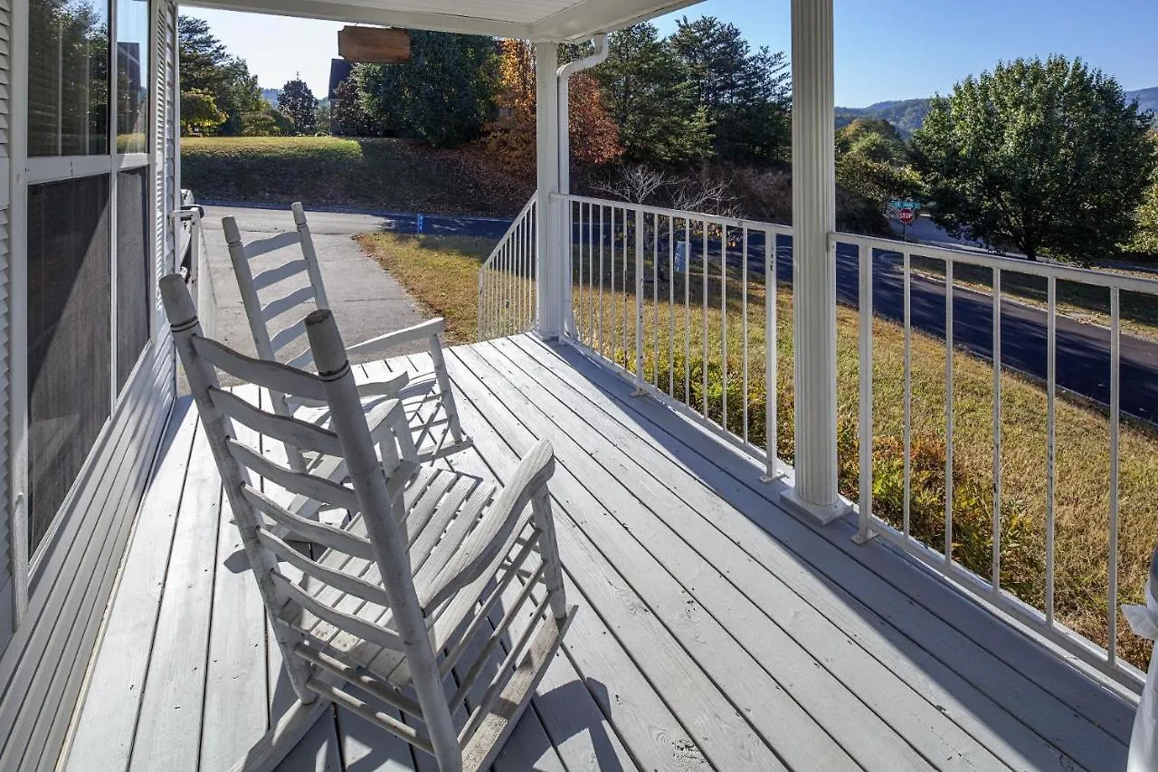 Our Tennessee Mountain - Great Location! Close To The Action! * Pigeon Forge