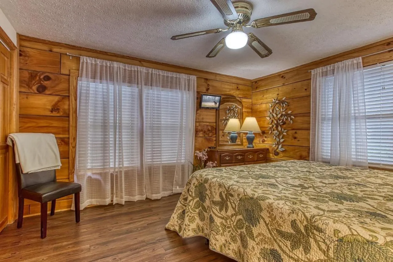 Er46 - Cherith Brook - Great Location, Just Across From Swimming Pool! *