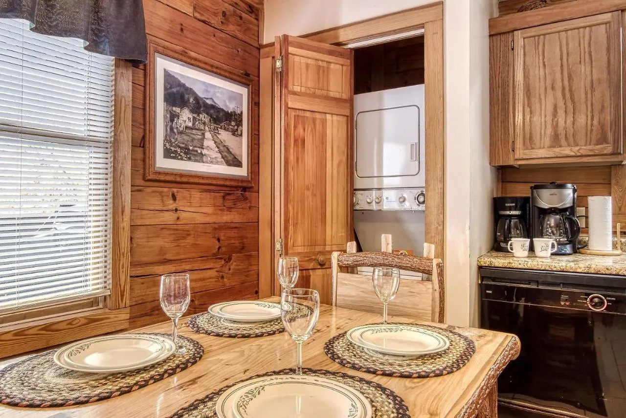 Er13 - Moose Manor Great Location - Close To Town! *