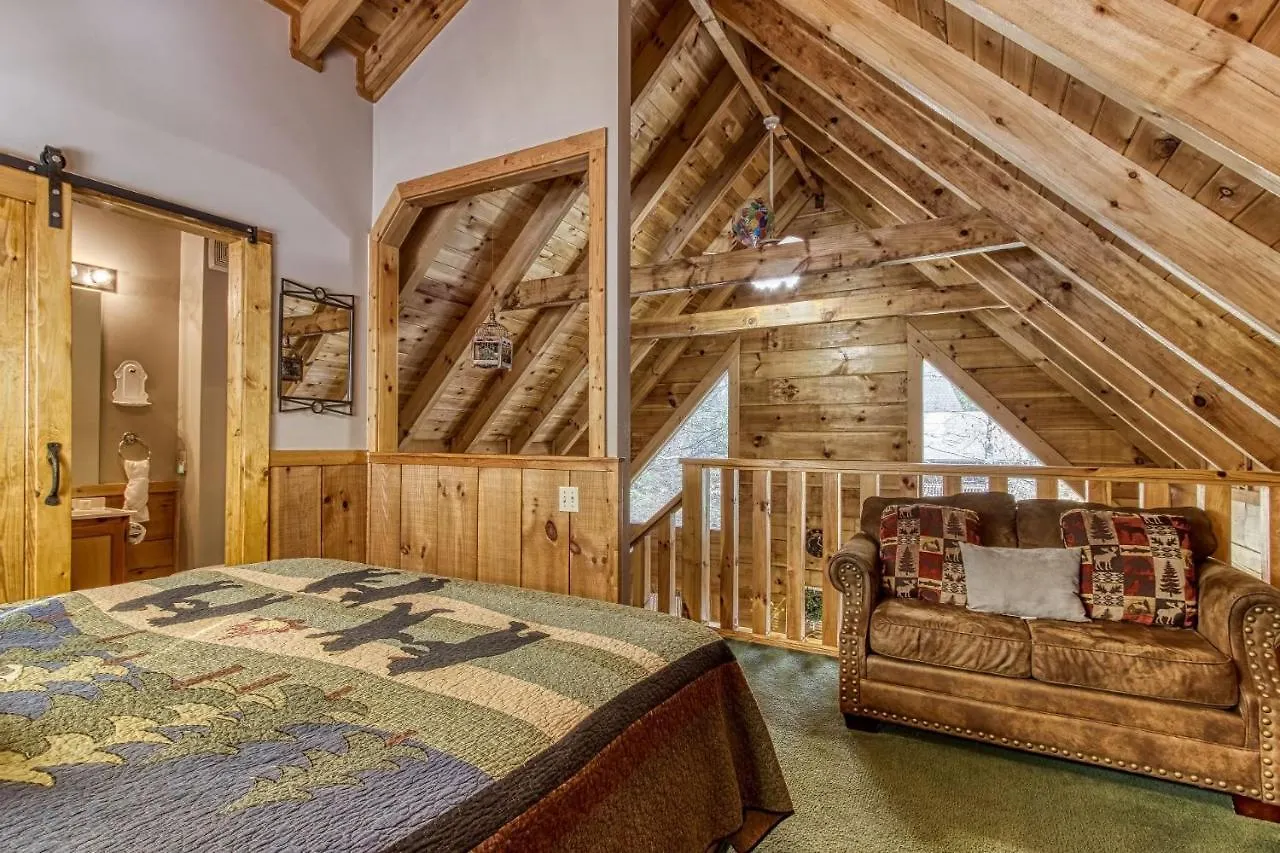 Er83 - Savage Loft - Your Close To The Action Getaway Holiday home *