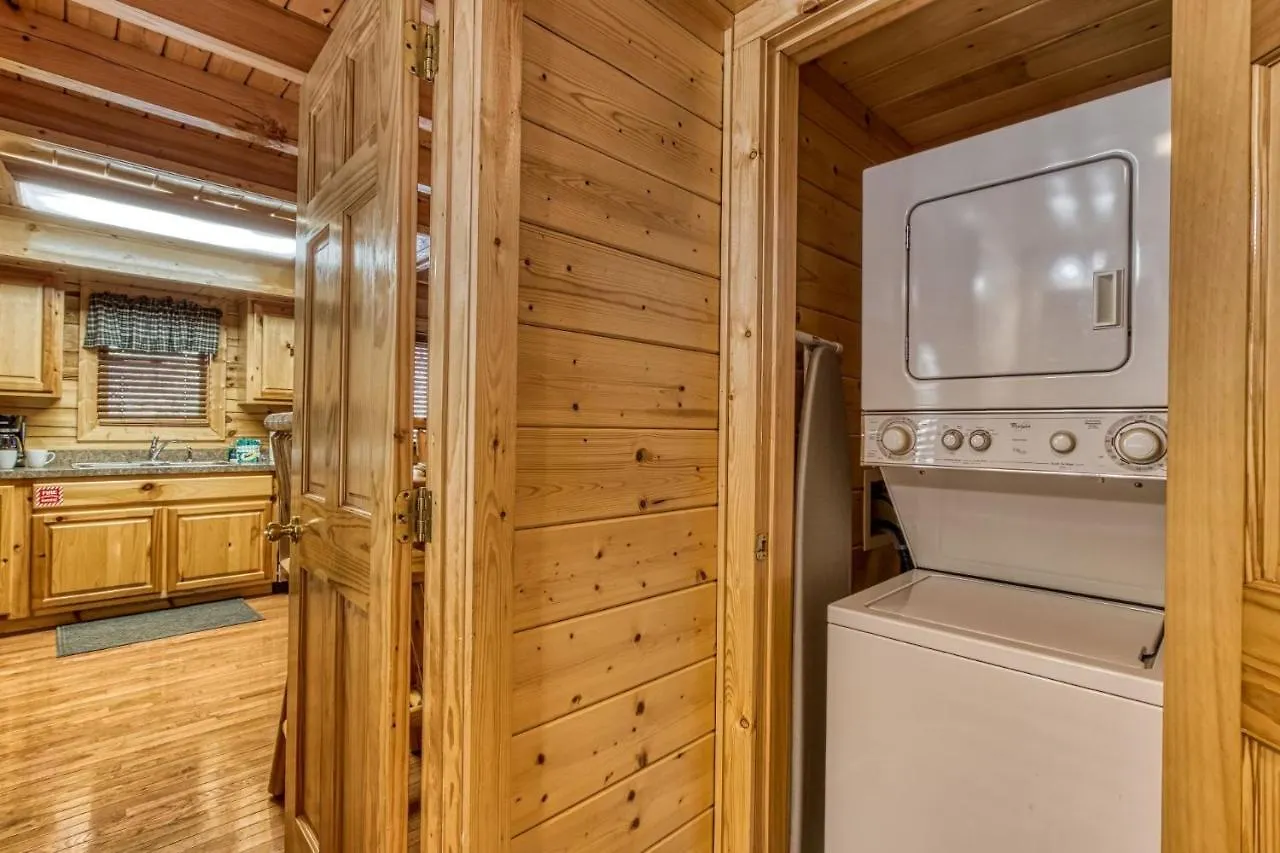Ern832 - Lakeside Hideaway - Great Location! Close To The Action! Holiday home Pigeon Forge