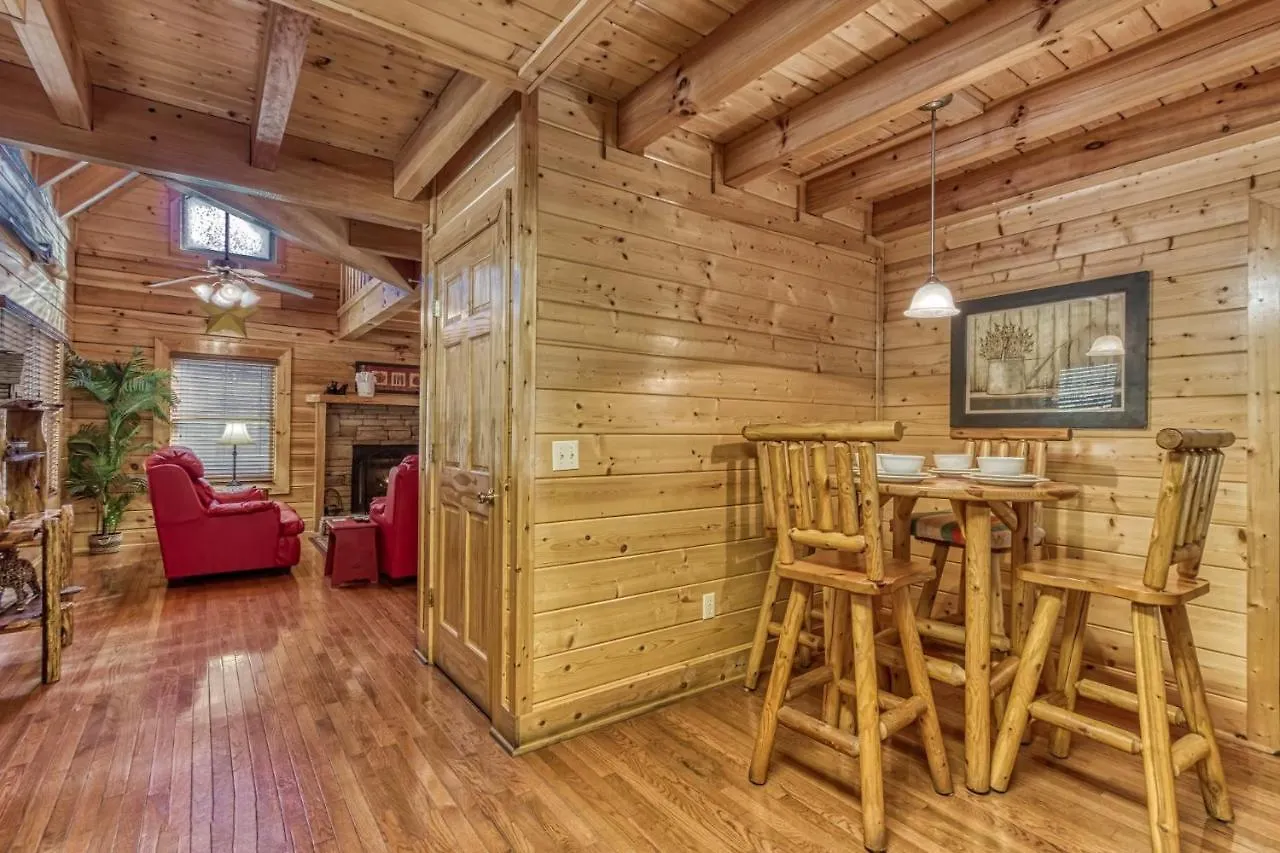Ern832 - Lakeside Hideaway - Great Location! Close To The Action!