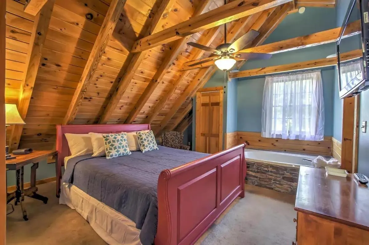 Er104 - R Tribe's Treehouse - Great Location - Close To Town! Holiday home Pigeon Forge