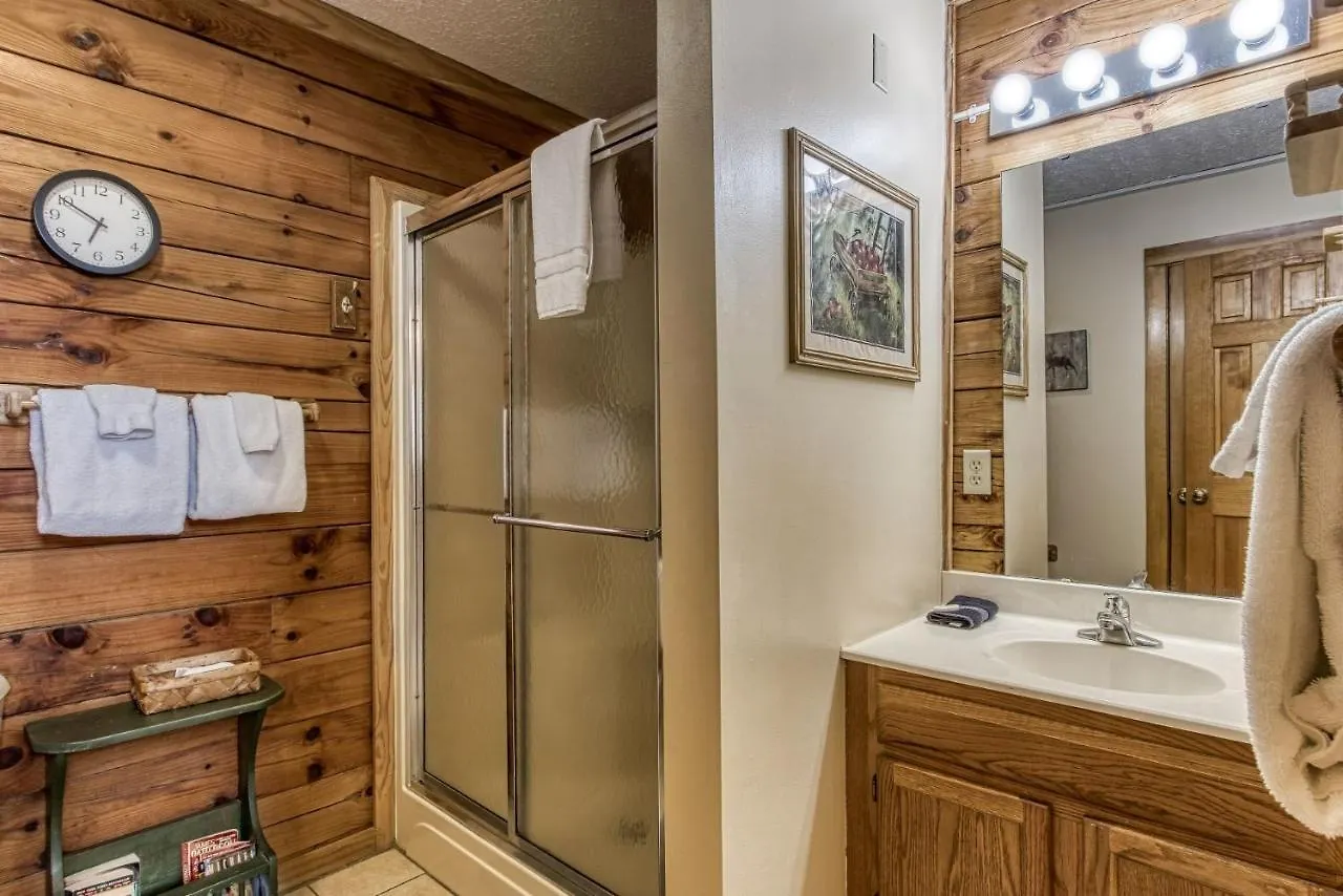 Er13 - Moose Manor Great Location - Close To Town!