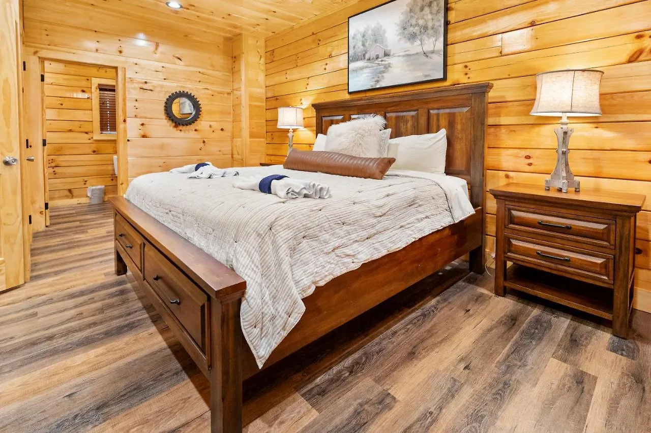 Holiday home Pine Mountain Retreat, Hot Tub, Game Room, 1089 Free Tickets Each Paid Day, Dollywood And Pigeon Forge
