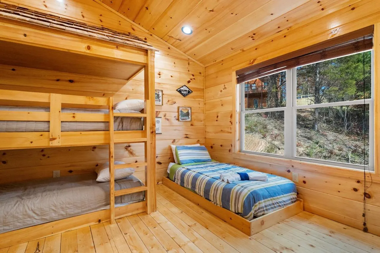 Holiday home Pine Mountain Retreat, Hot Tub, Game Room, 1089 Free Tickets Each Paid Day, Dollywood And Pigeon Forge