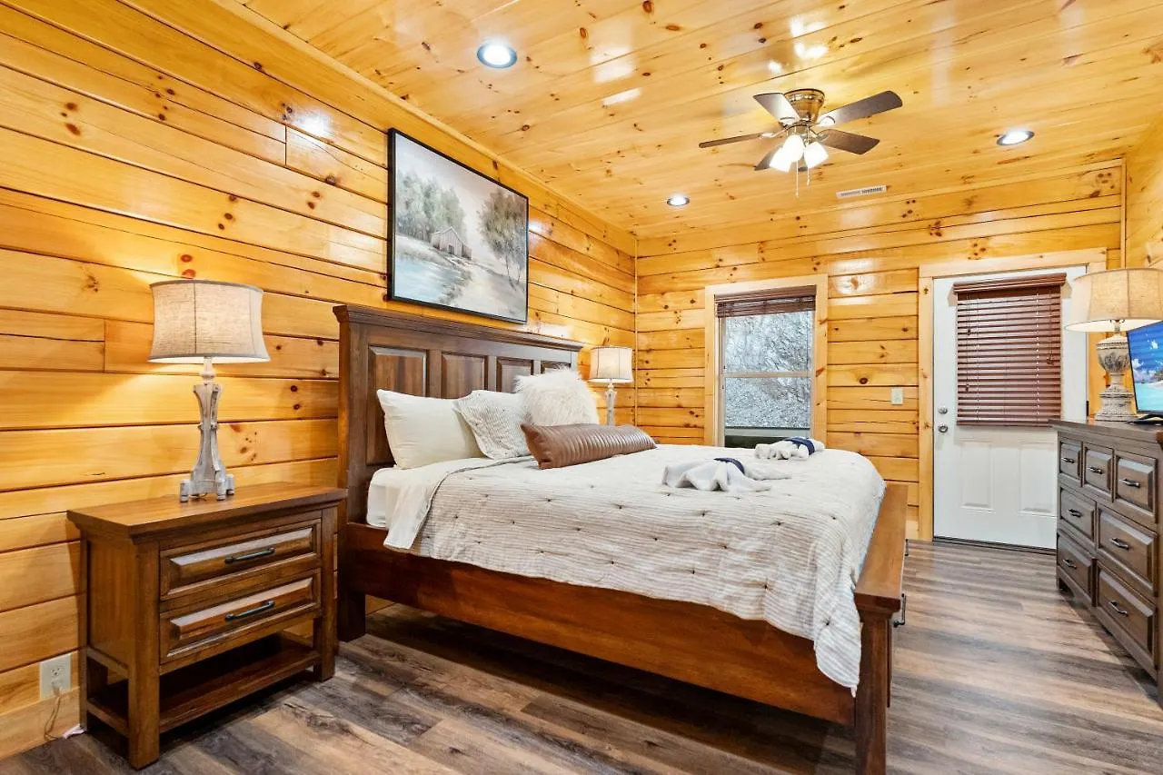 Pine Mountain Retreat, Hot Tub, Game Room, 1089 Free Tickets Each Paid Day, Dollywood And *