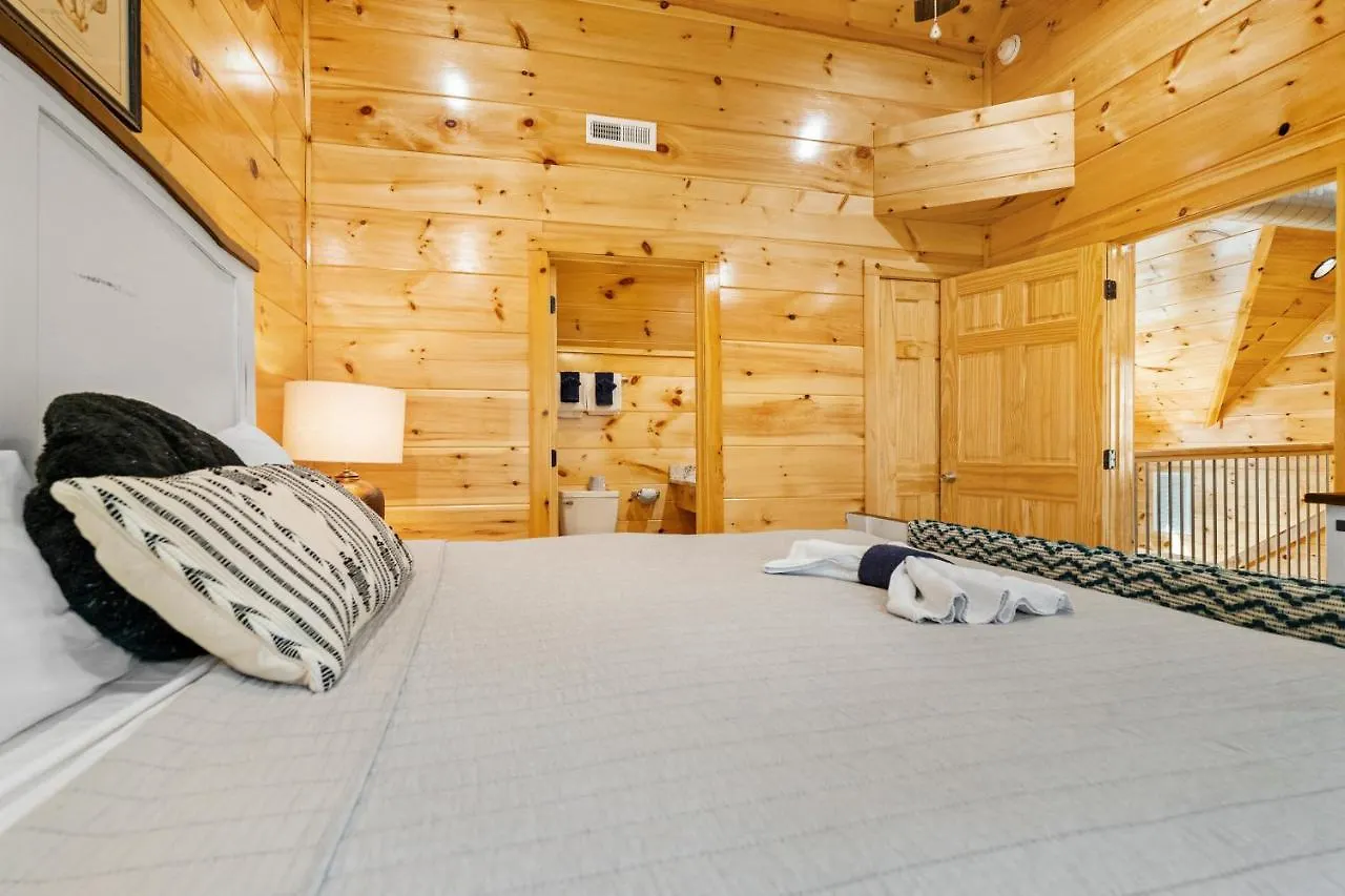 Holiday home Pine Mountain Retreat, Hot Tub, Game Room, 1089 Free Tickets Each Paid Day, Dollywood And