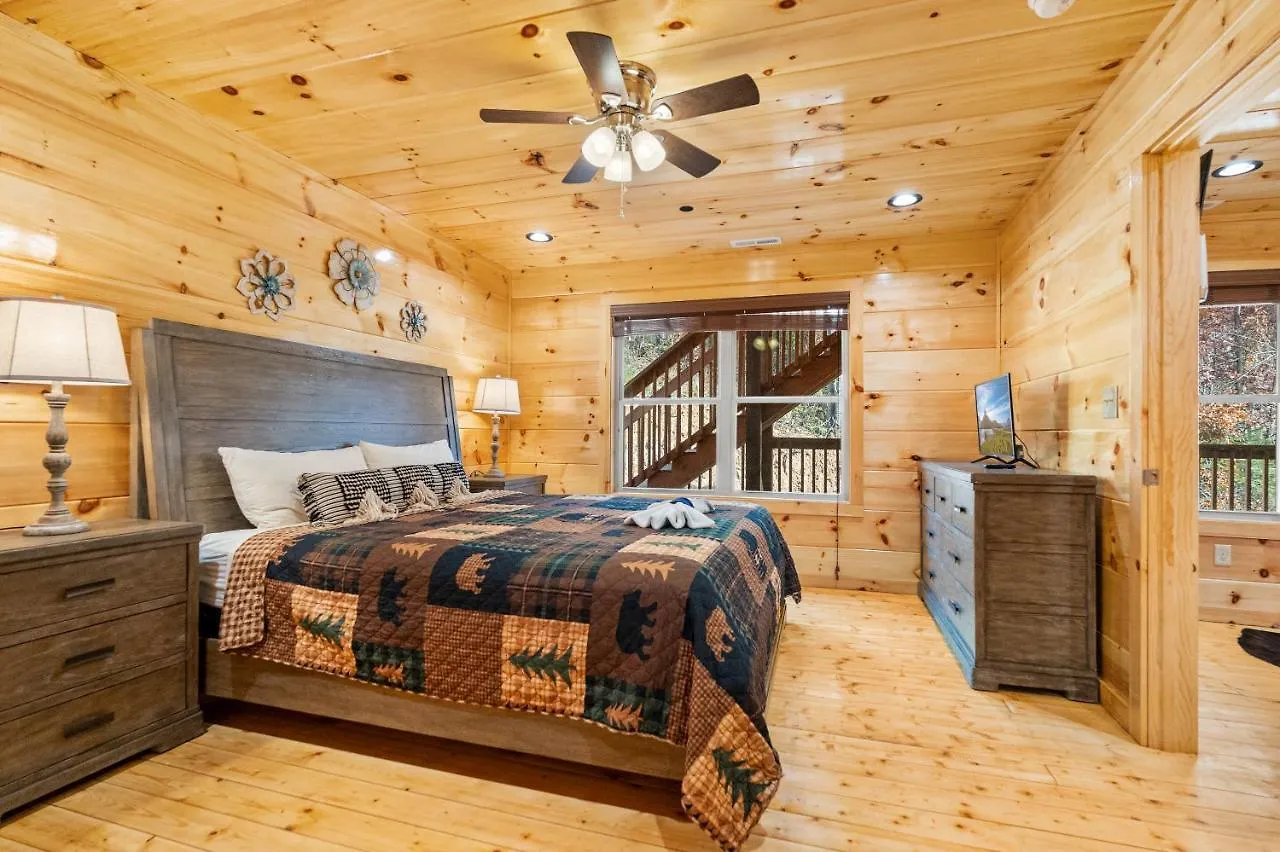 Holiday home Pine Mountain Retreat, Hot Tub, Game Room, 1089 Free Tickets Each Paid Day, Dollywood And Pigeon Forge