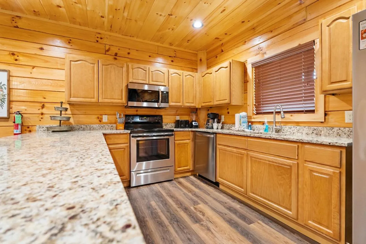 Pine Mountain Retreat, Hot Tub, Game Room, 1089 Free Tickets Each Paid Day, Dollywood And Pigeon Forge