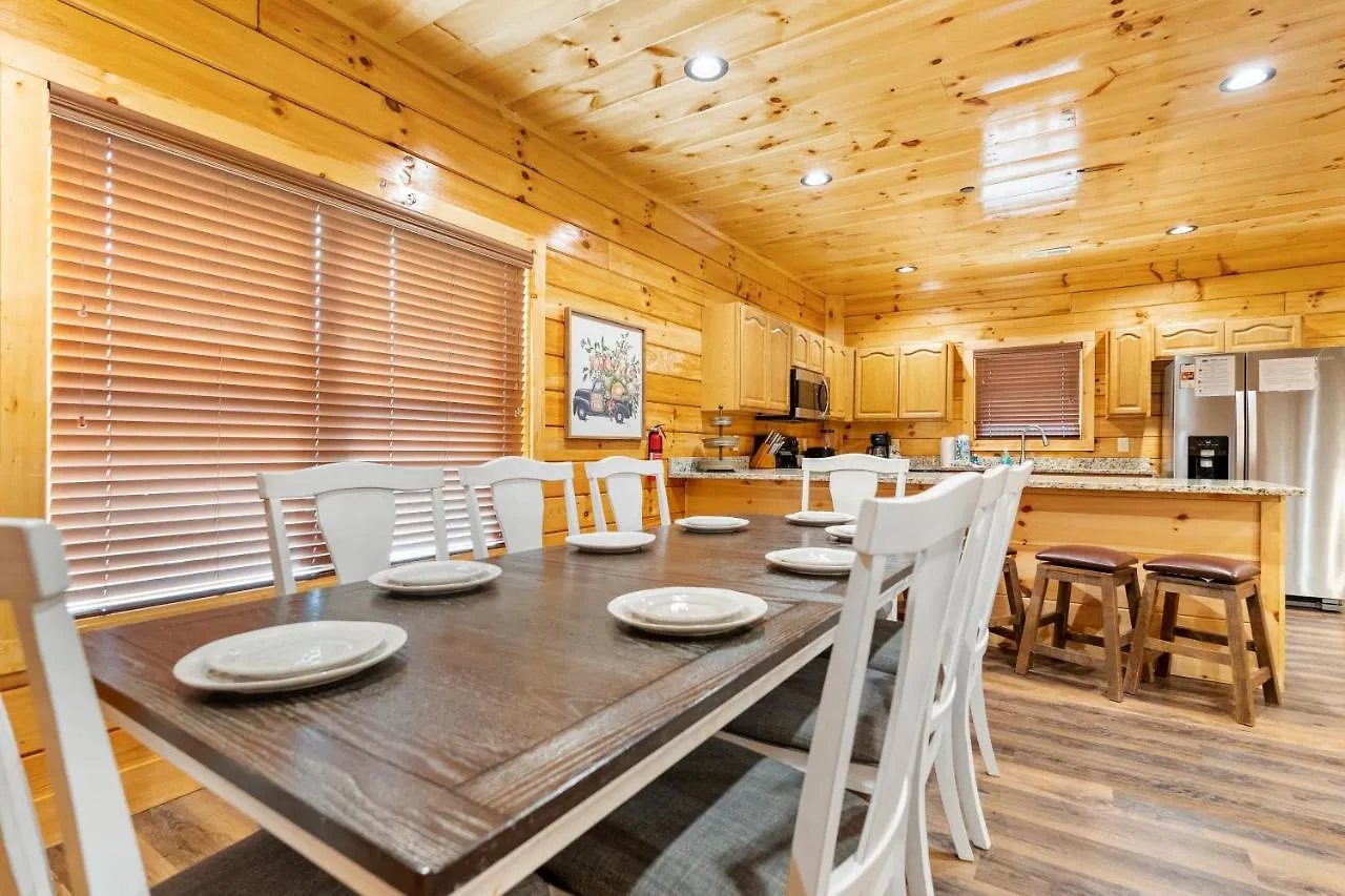 Holiday home Pine Mountain Retreat, Hot Tub, Game Room, 1089 Free Tickets Each Paid Day, Dollywood And *