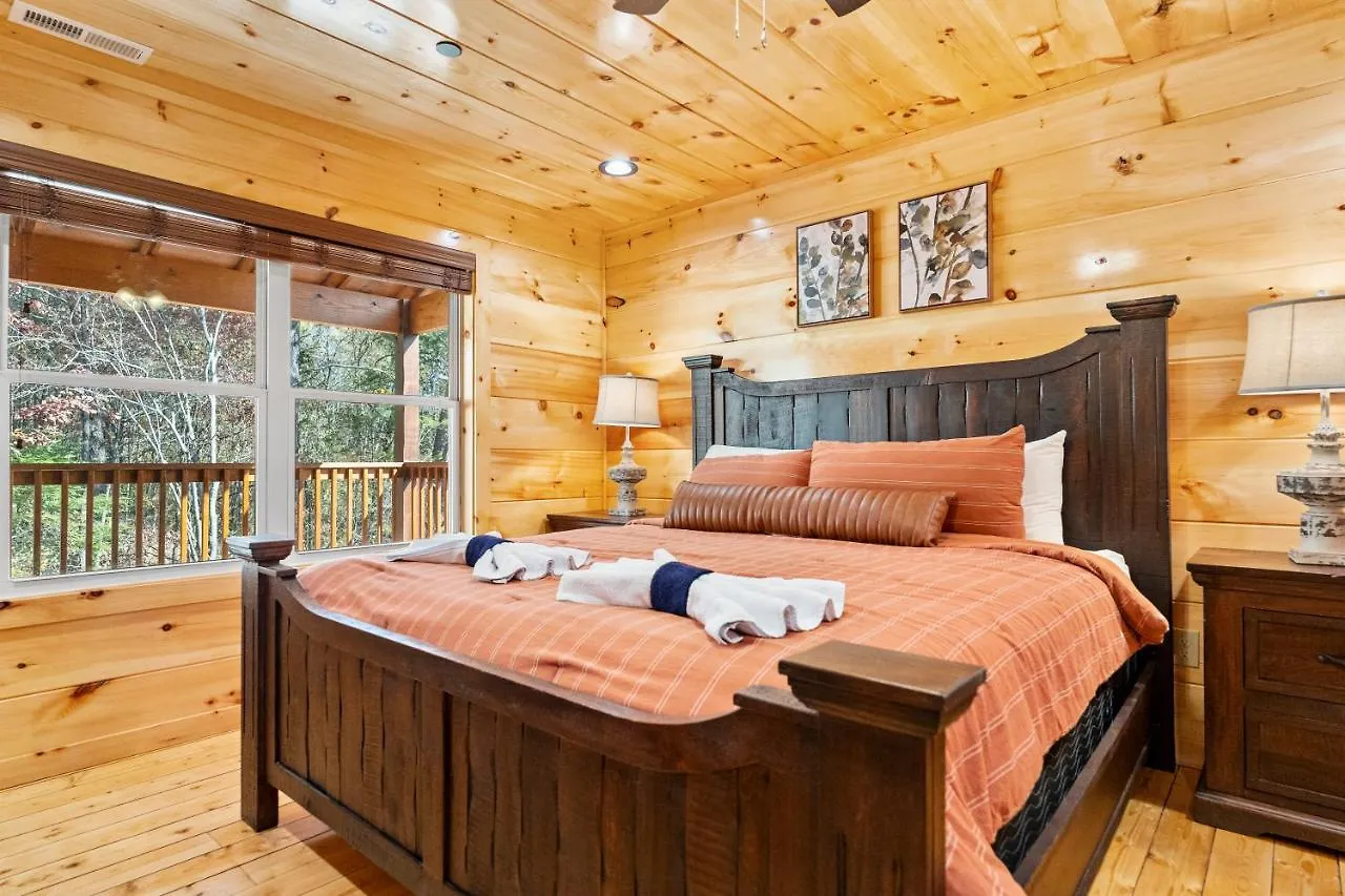Pine Mountain Retreat, Hot Tub, Game Room, 1089 Free Tickets Each Paid Day, Dollywood And Holiday home *