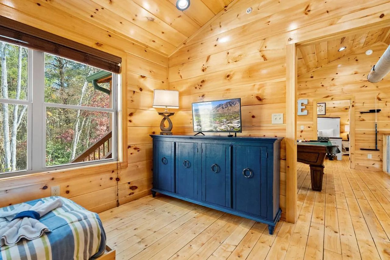 Pine Mountain Retreat, Hot Tub, Game Room, 1089 Free Tickets Each Paid Day, Dollywood And * Pigeon Forge