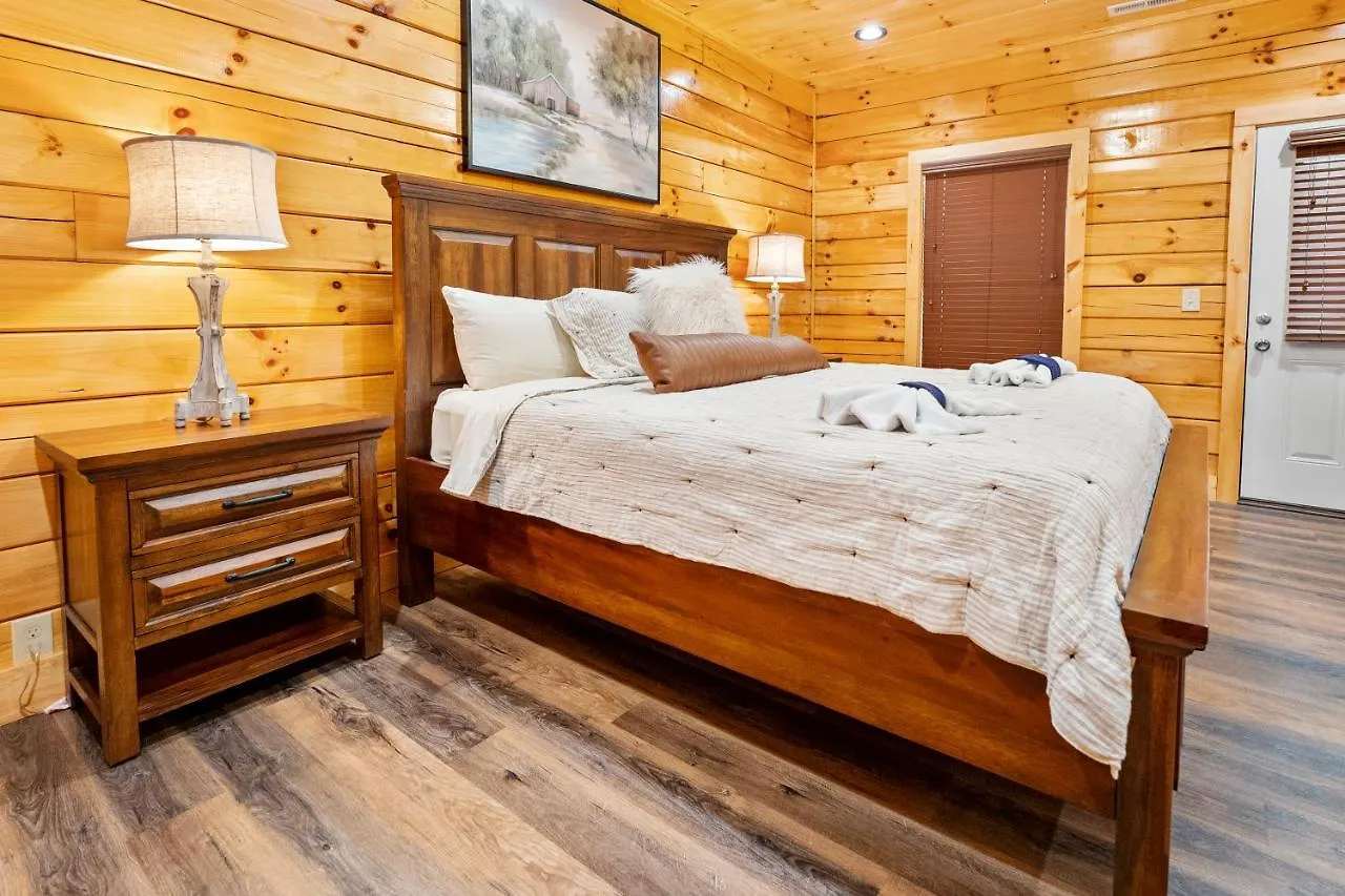 Pine Mountain Retreat, Hot Tub, Game Room, 1089 Free Tickets Each Paid Day, Dollywood And Holiday home *